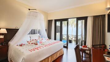 Beachfront Villa (VIP) | Minibar, in-room safe, desk, free cots/infant beds