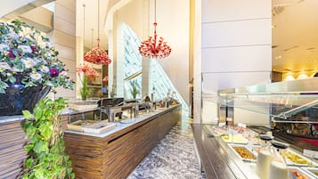 Desayuno buffet diario (EUR 15 por persona)
