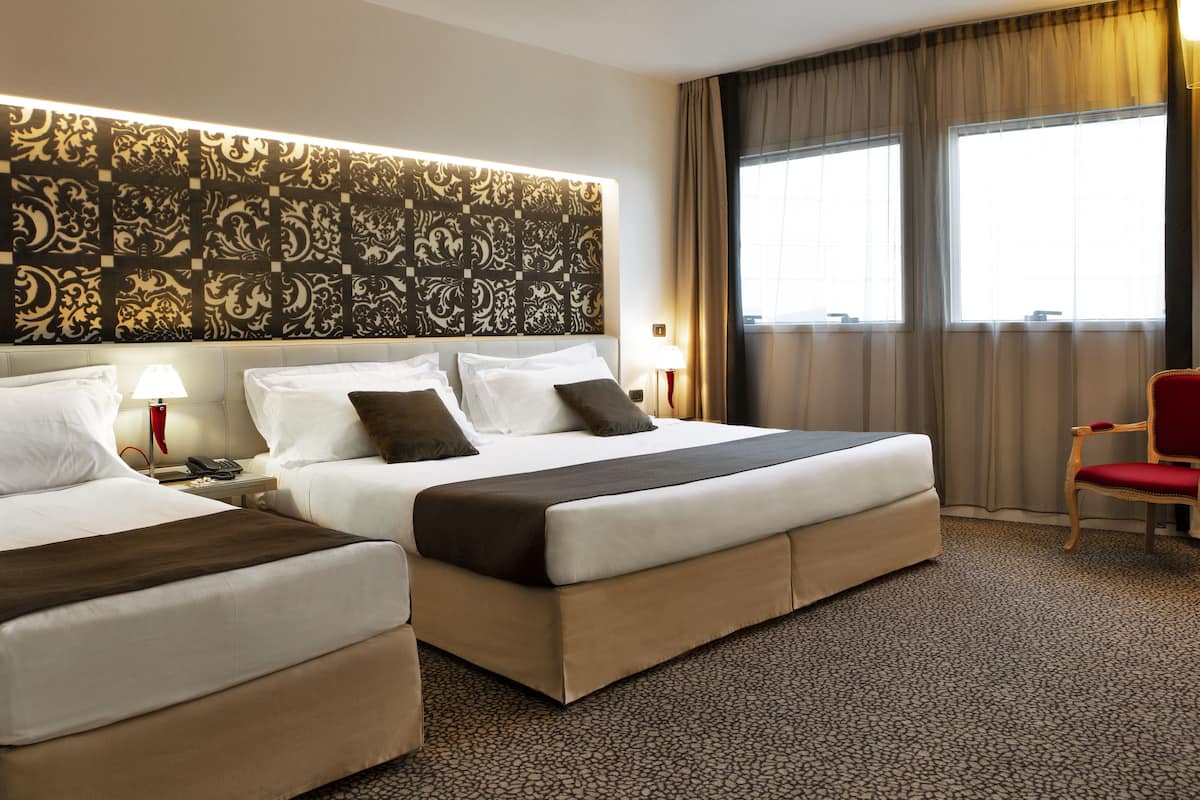 Premium bedding, down duvets, minibar, in-room safe
