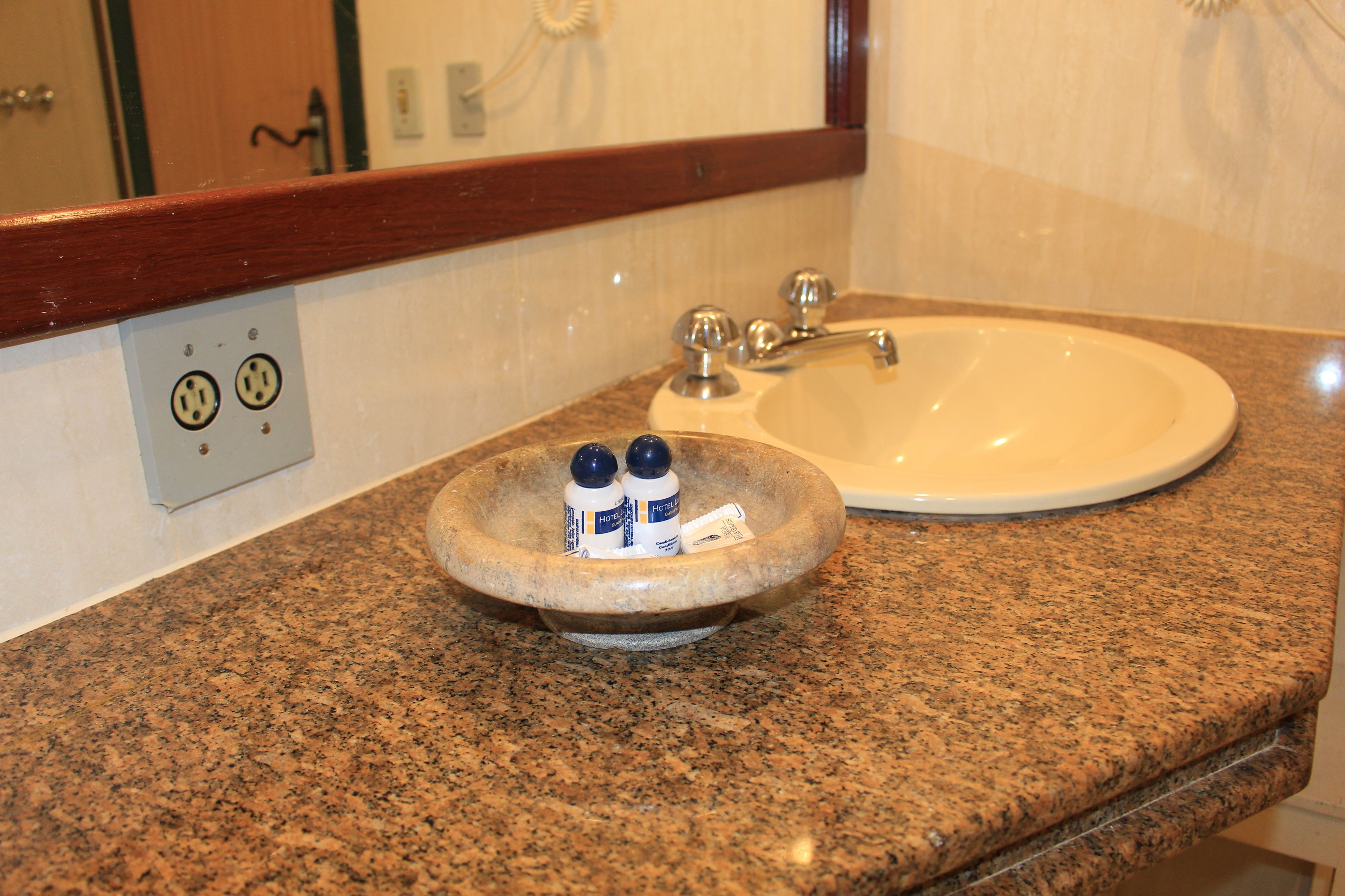 standard double or twin room | bathroom | shower, rainfall showerhead, free toiletries, hair dryer