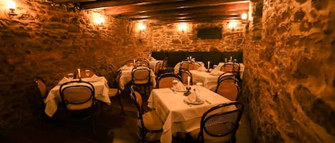 Breakfast and dinner served, local and international cuisine
