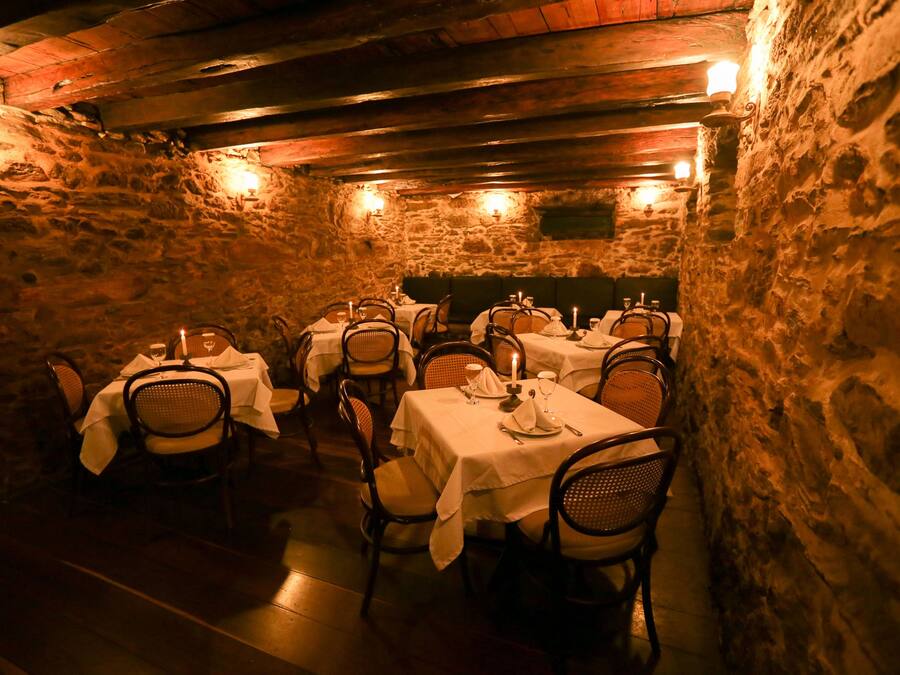 Frühstück und Abendessen, lokale und internationale Küche