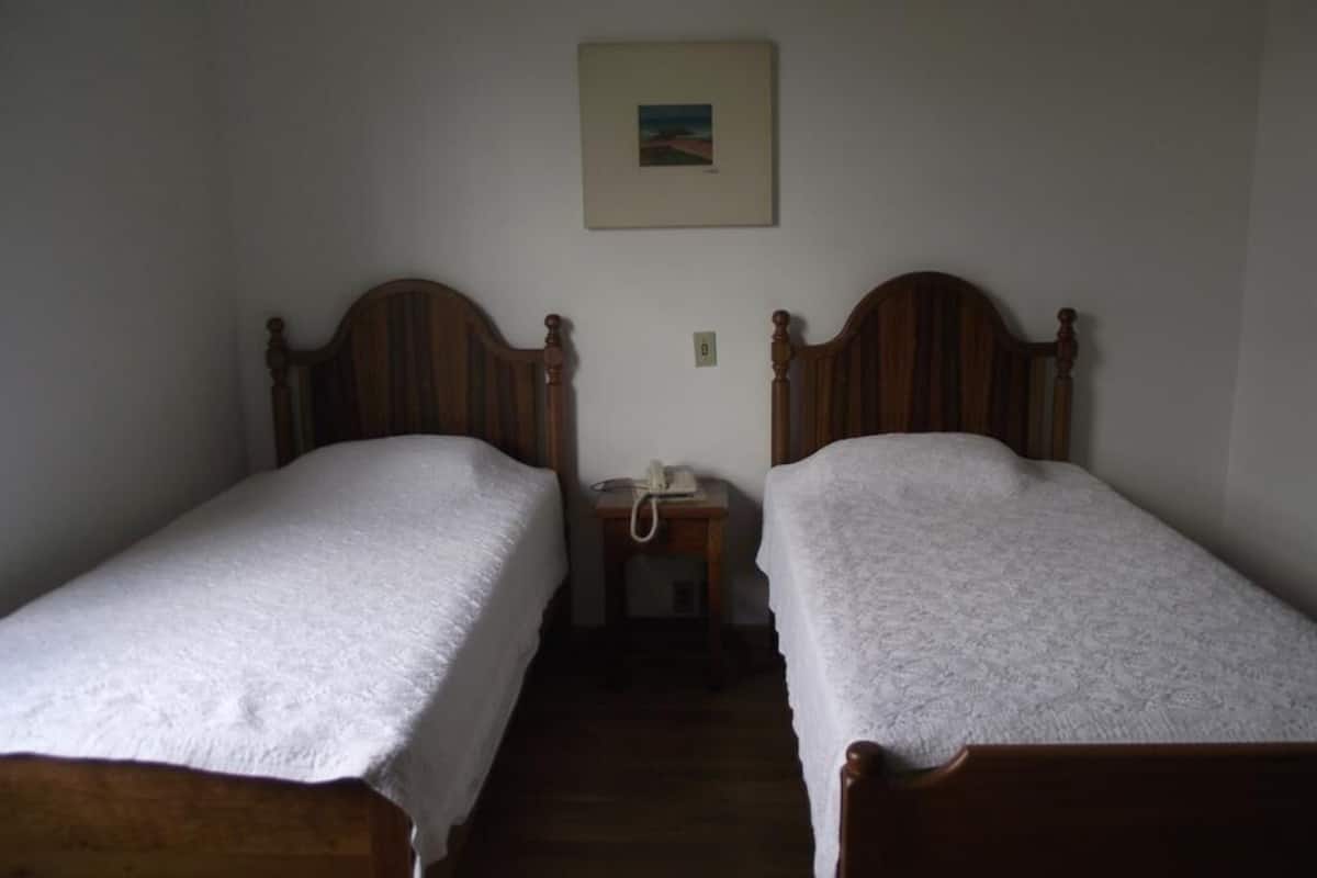 1 dormitorio y ropa de cama hipoalergénica