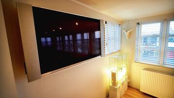 Deluxe Penthouse, 2 Bedrooms | Room amenity