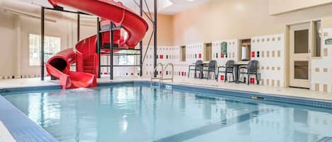 Una piscina cubierta