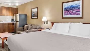 Room, 1 King Bed, Non Smoking | Pillowtop beds, blackout drapes, iron/ironing board