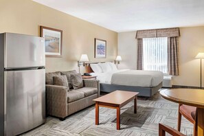 Room, 1 King Bed, Non Smoking | Pillowtop beds, blackout drapes, iron/ironing board - Quality Inn Airport (Dieppe)