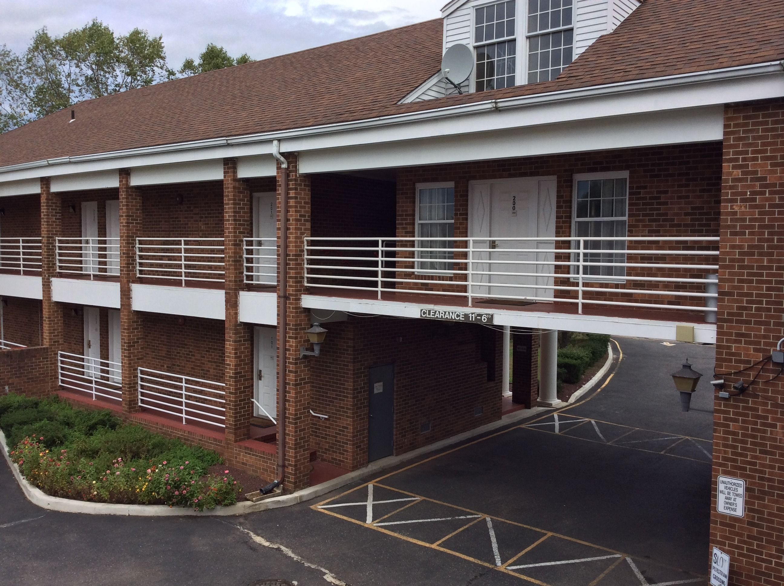 Pintu masuk properti