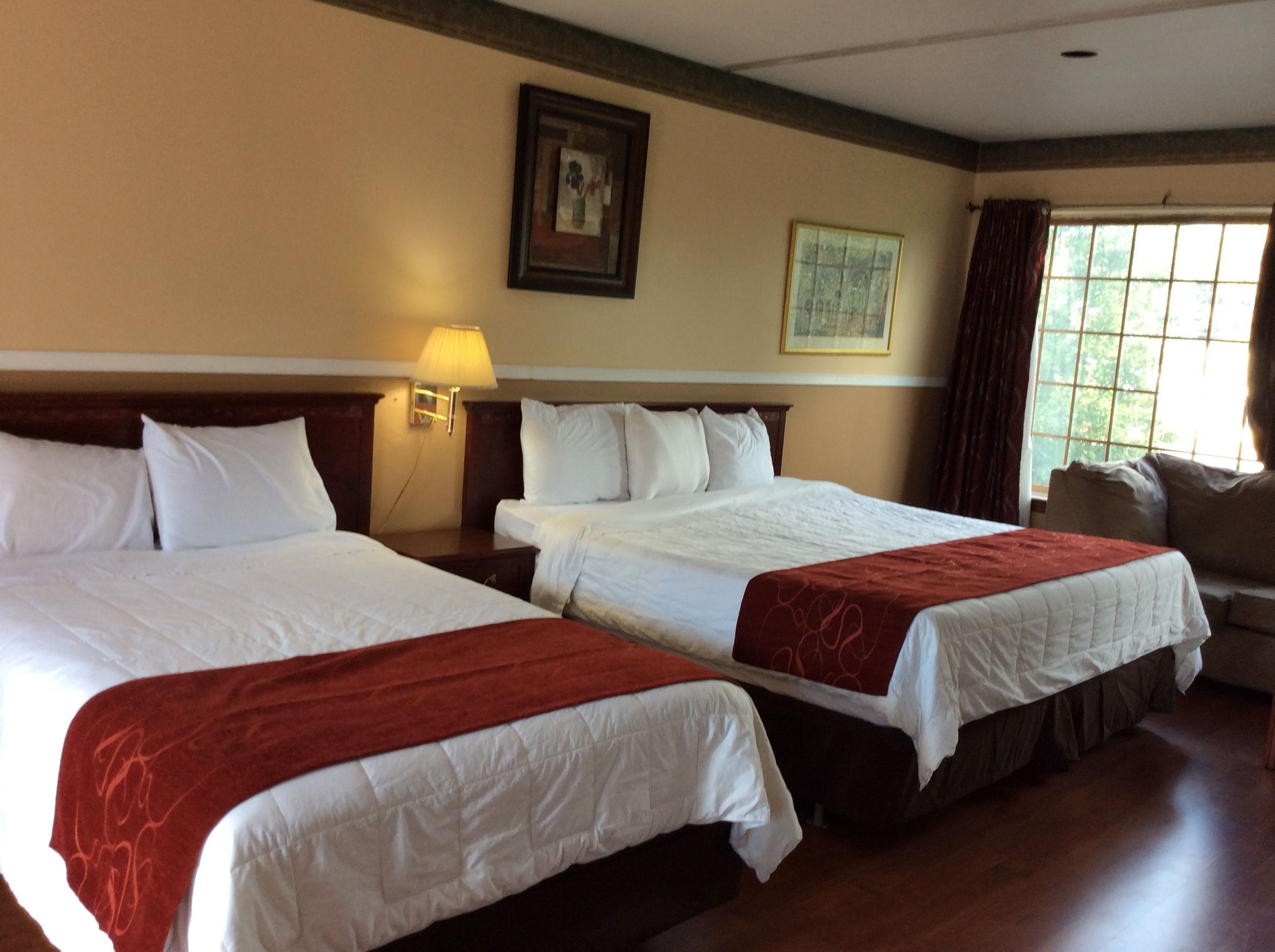 Kamar Double | Meja kerja, setrika/meja setrika, Wi-Fi gratis, dan seprai linen