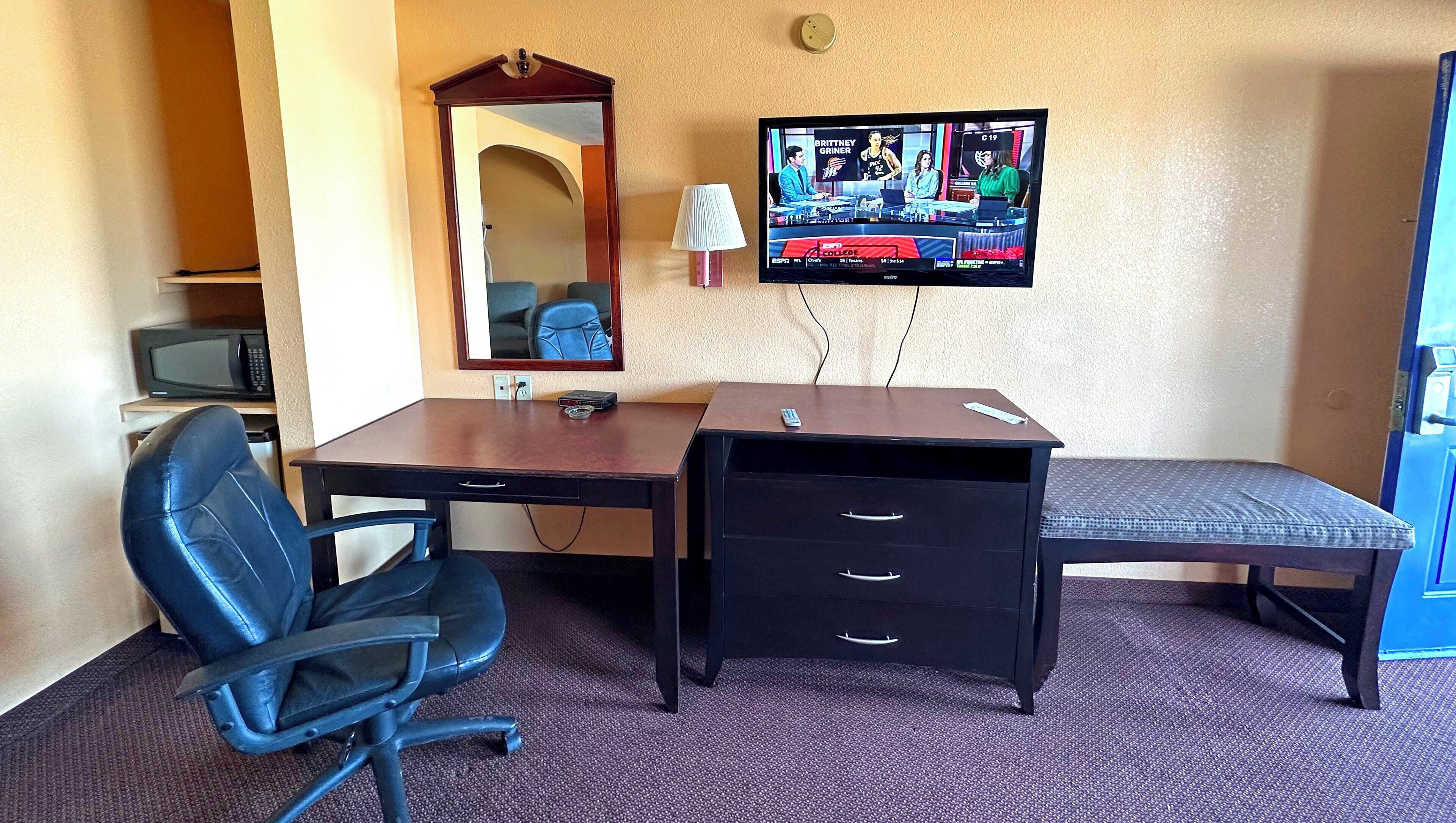 Premium bedding, down duvets, desk, iron/ironing board