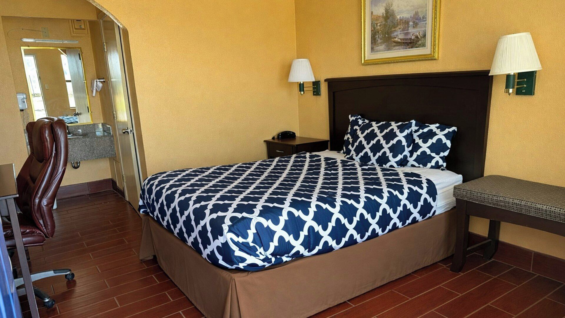 Premium bedding, down duvets, desk, iron/ironing board