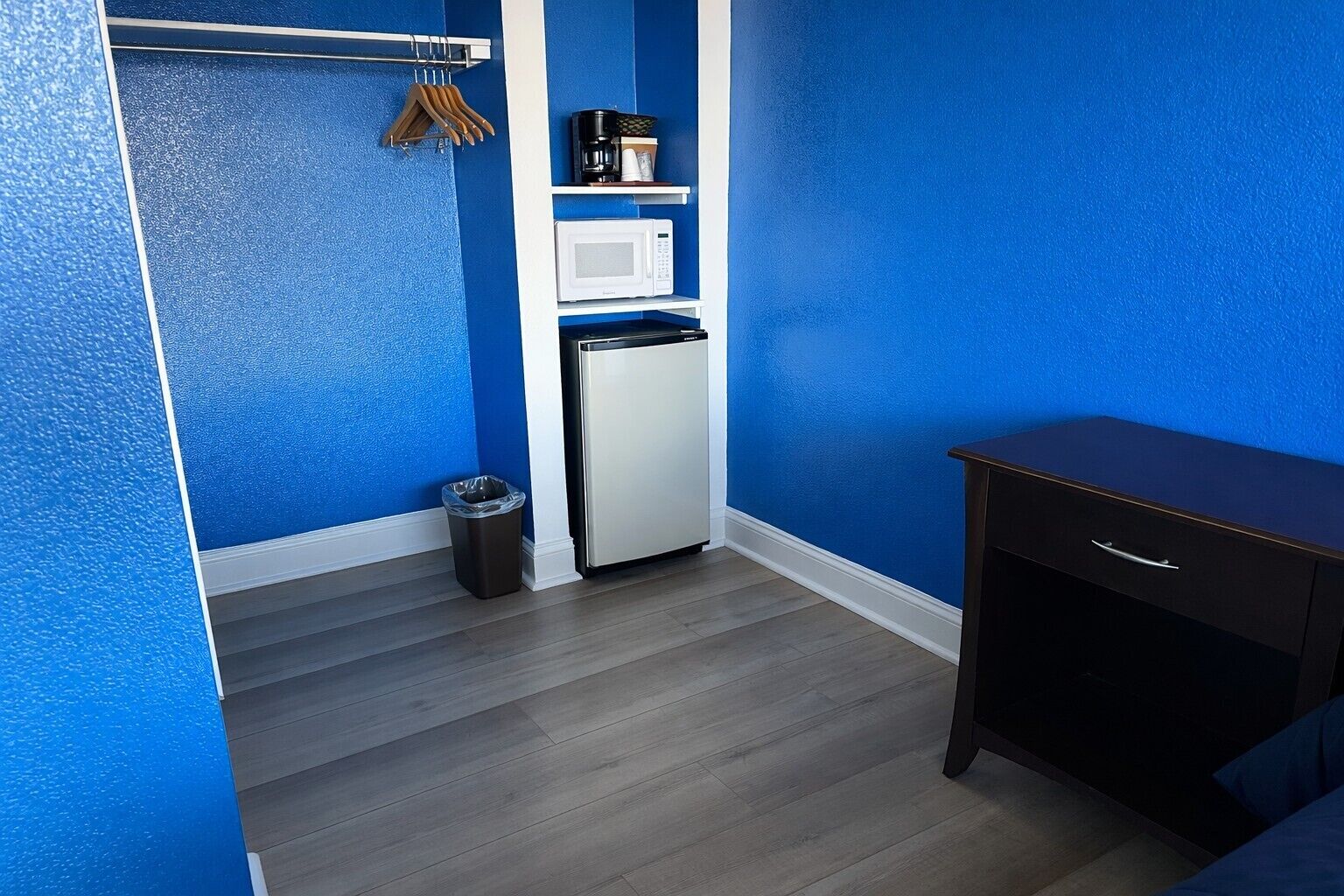 Premium bedding, down duvets, desk, iron/ironing board