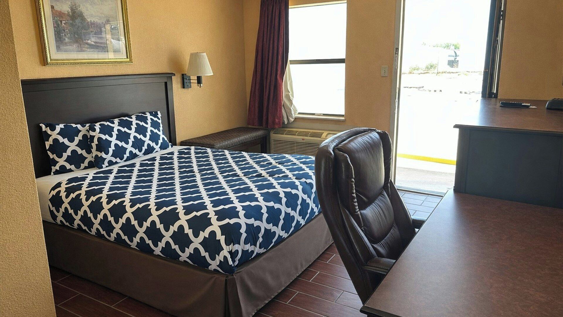 Premium bedding, down duvets, desk, iron/ironing board