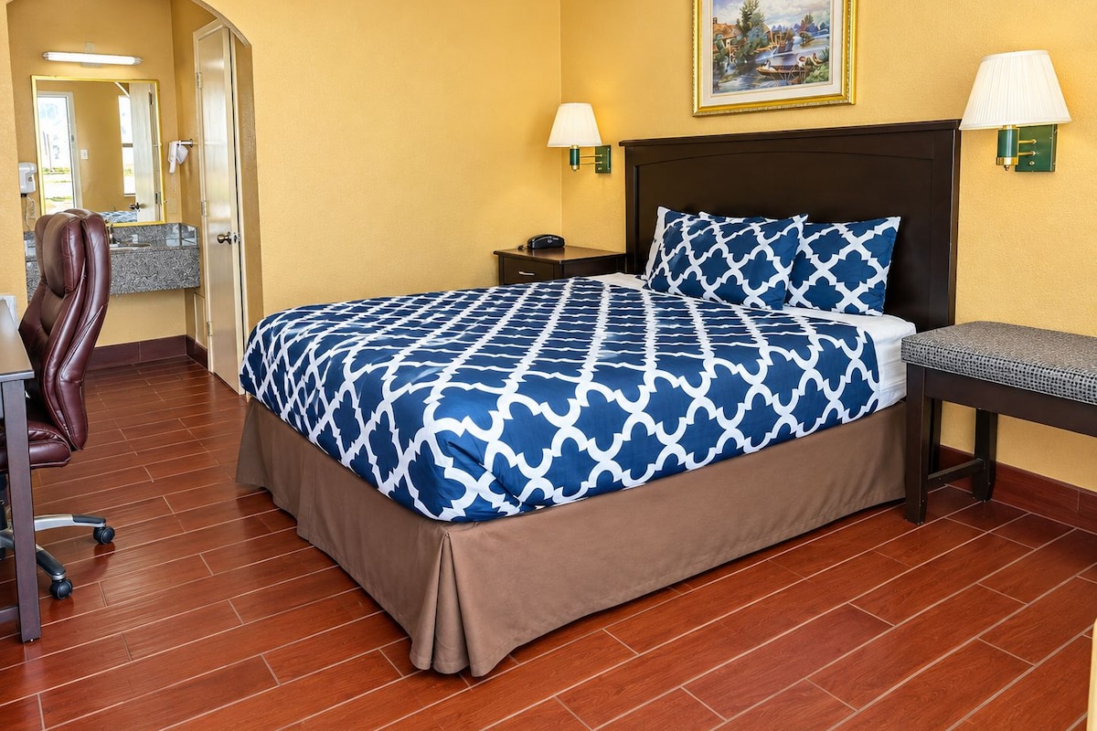 Premium bedding, down comforters, desk, iron/ironing board (on request)
