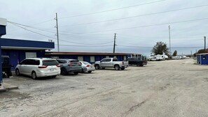 Free self parking -  Apollo Lodge and RV Park (Fairfield)