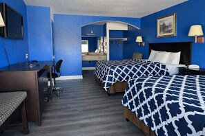 Premium bedding, down duvets, desk, iron/ironing board -  Apollo Lodge and RV Park (Fairfield)