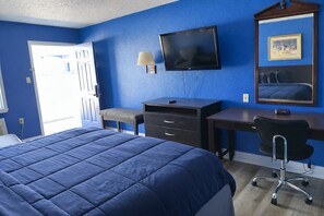 Premium bedding, down duvets, desk, iron/ironing board -  Apollo Lodge and RV Park (Fairfield)