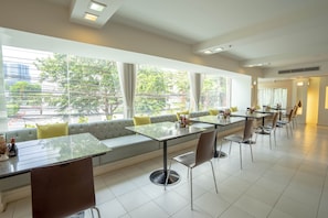 Breakfast and lunch served, Thai cuisine