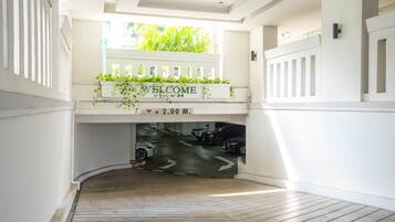 Aparcamiento sin asistencia gratuito