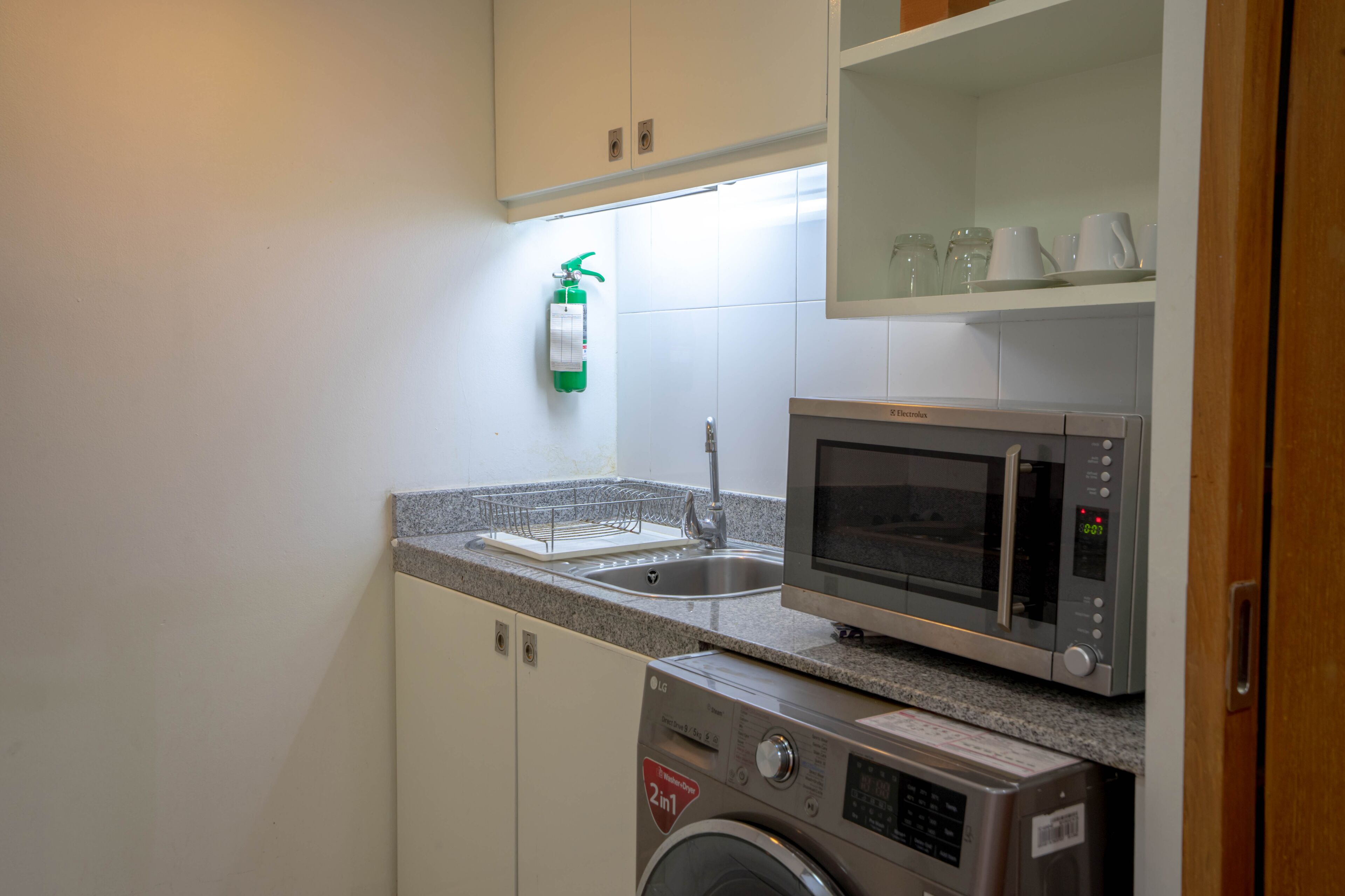 suite, 2 bedrooms | private kitchenette | fridge, microwave, electric kettle, cookware/dishes/utensils