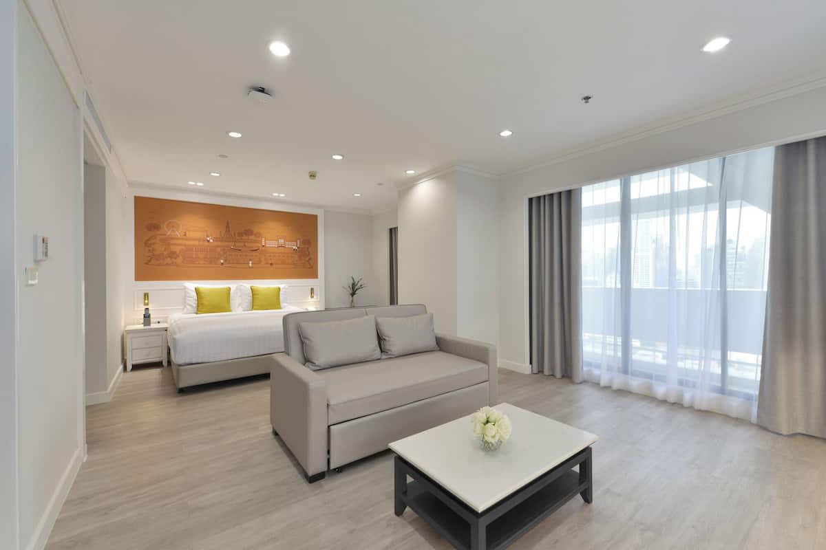 One-bedroom suite | 2 bedrooms, in-room safe, desk, iron/ironing board