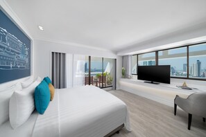 A modern hotel room with a large bed, a TV, and a city view. - Centre Point Plus Hotel Silom (Bangkok)