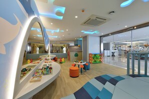 Área de juegos infantiles techada