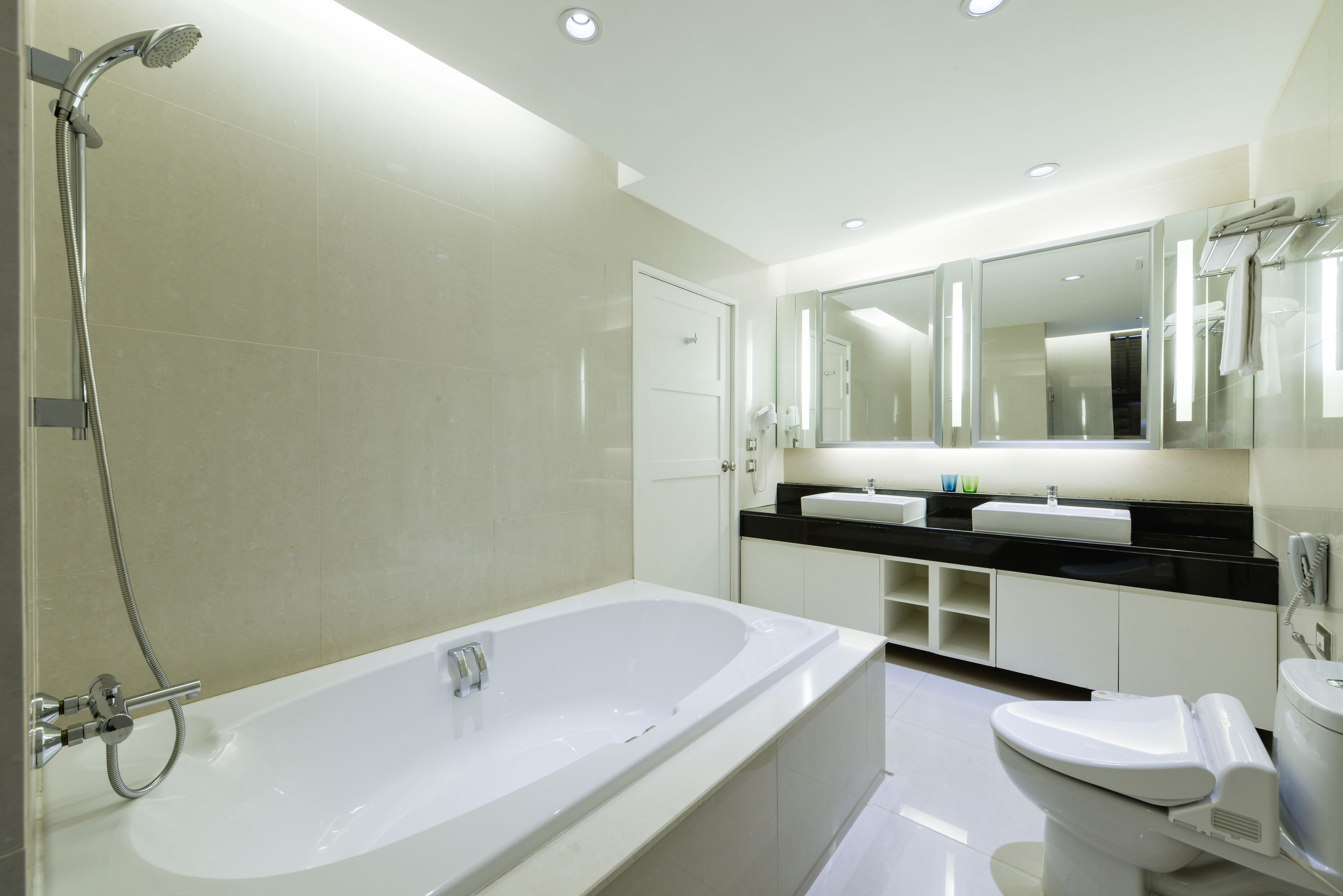 presidential suite, 3 bedrooms | bathroom | combined shower/bathtub, eco-friendly toiletries, hair dryer, bathrobes
