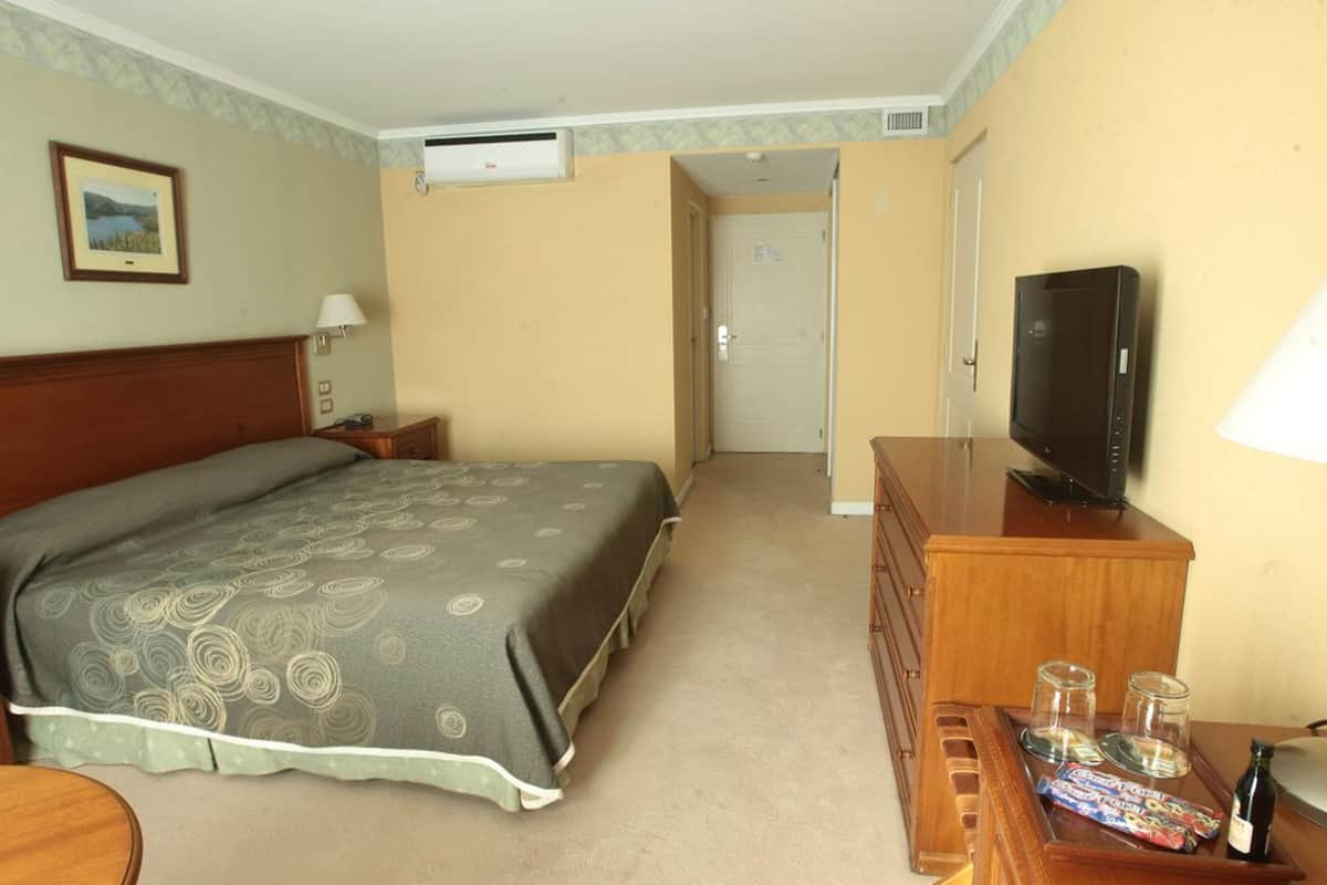 room, 1 king bed | minibar, blackout curtains, iron/ironing board, free cots/infant beds