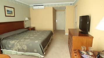 Habitació, 1 llit de matrimoni gran | Minibar, cortines opaques i planxa i posts de planxar