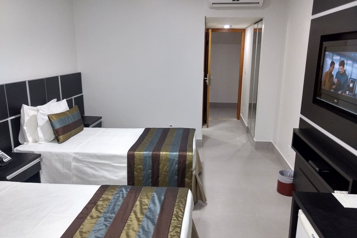 Deluxe Twin Room | Minibar, in-room safe, desk, free WiFi
