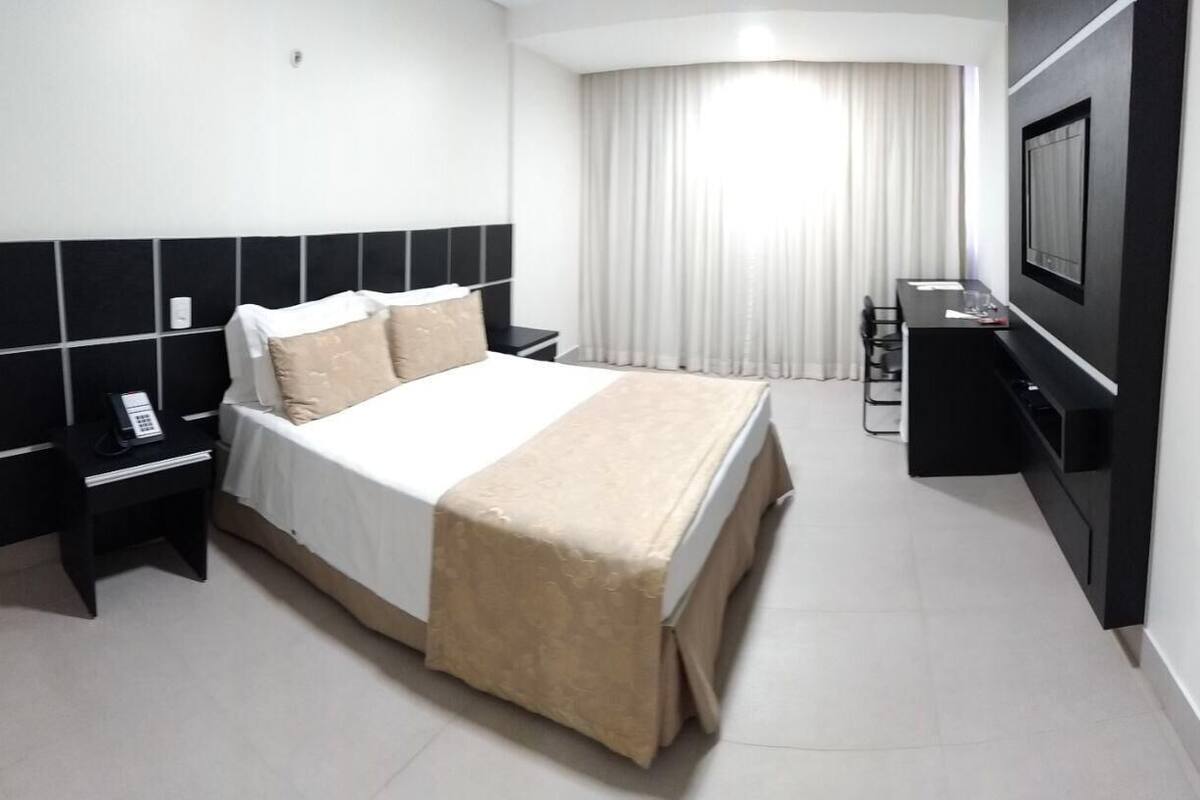 Minibar, värdeförvaringsskåp på rummet, skrivbord och gratis wi-fi