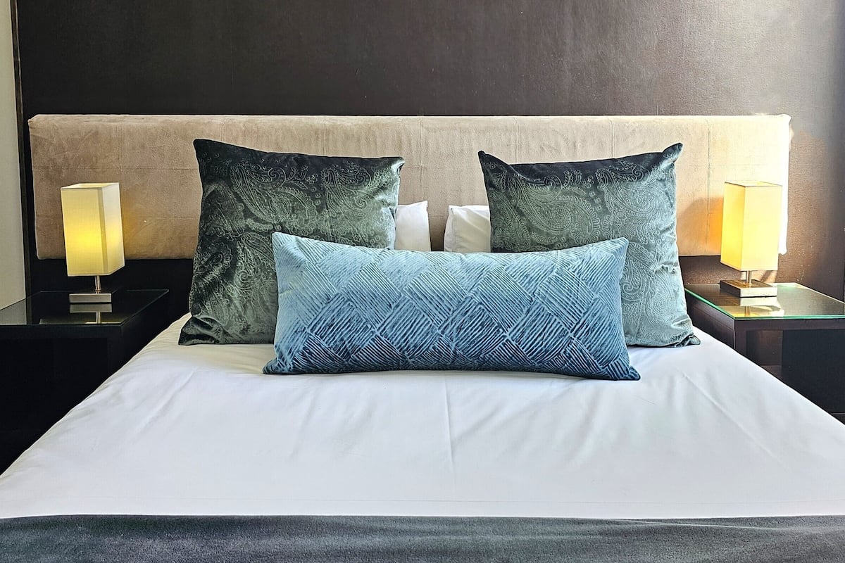 Kamar Standar | Selimut bulu angsa, tempat tidur Select Comfort, minibar, dan brankas