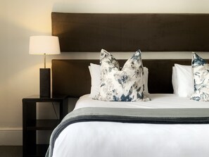 Habitación estándar con 2 camas individuales | Edredón, camas Select Comfort y minibar