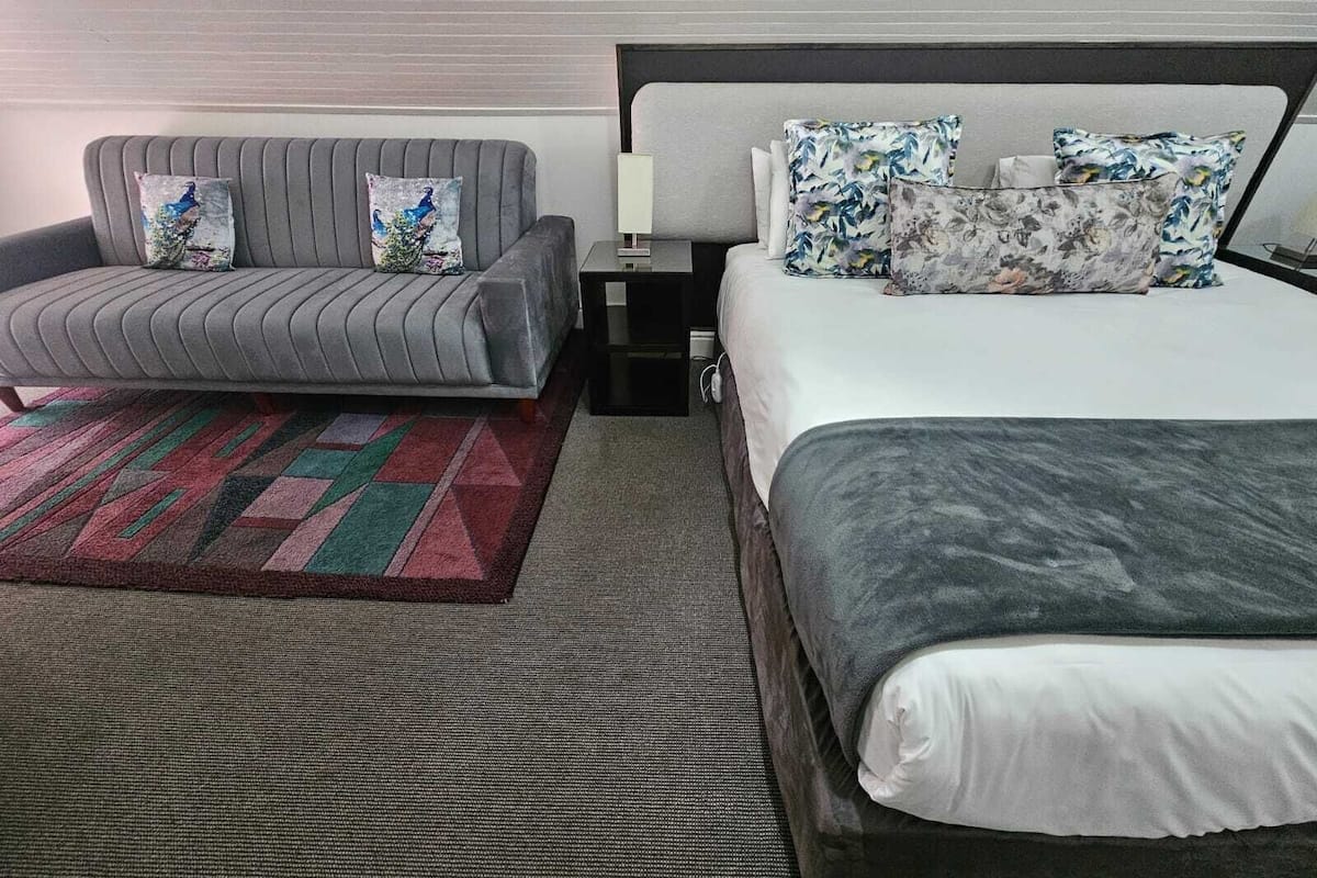 Kamar Double atau Twin Keluarga, 1 kamar tidur, pemandangan gunung | Selimut bulu angsa, tempat tidur Select Comfort, minibar, dan brankas