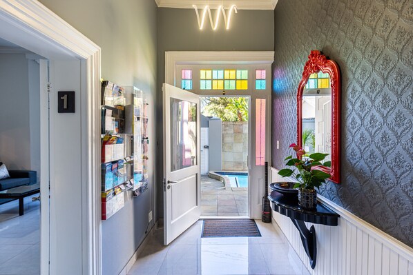 Vista frontal de la propiedad