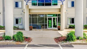 Pintu masuk properti