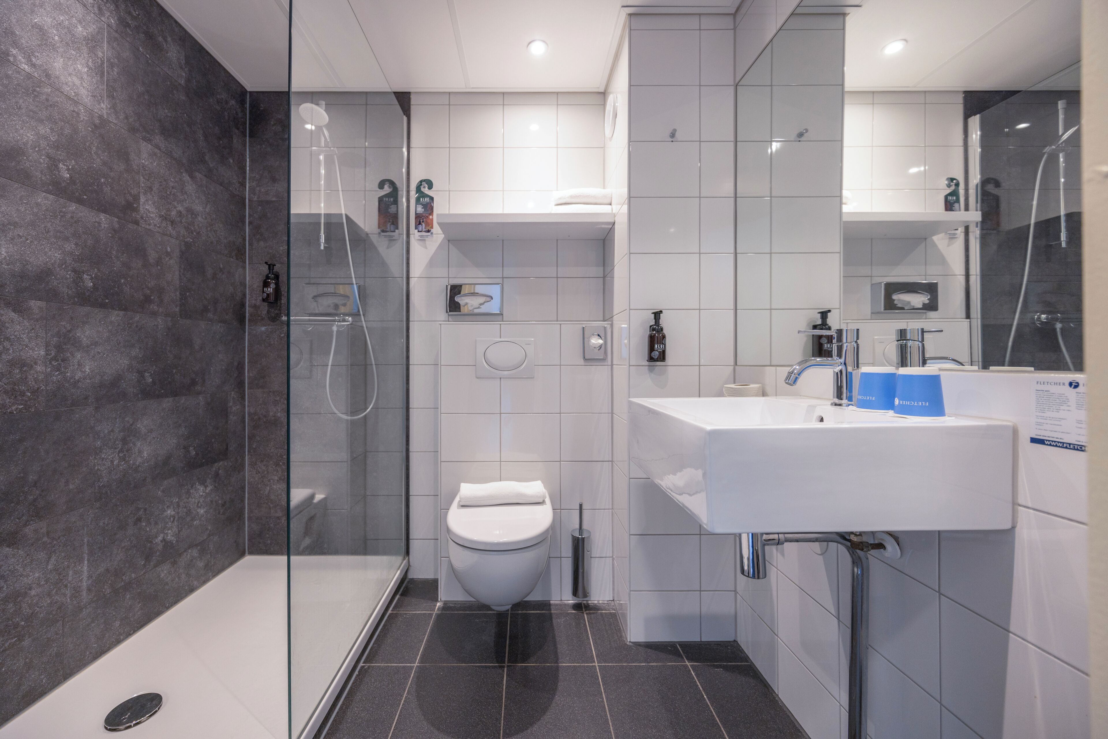 Comfort tweepersoonskamer met Douche | Baño | Amenidades de baño ecológicas, secadora de cabello, toallas 