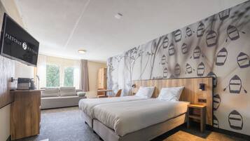 Family room | Hypo-allergenic bedding, in-room safe, desk, cribs/infant beds