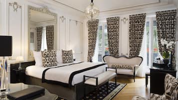 Seprai premium, minibar, brankas, dan didekorasi berbeda-beda