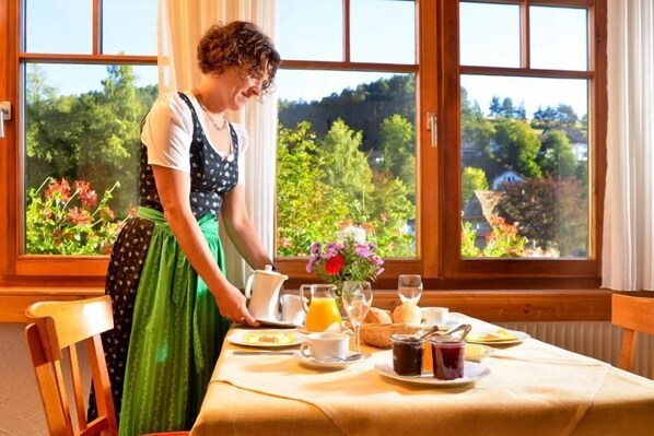 Lunch and dinner served, Regional cuisine