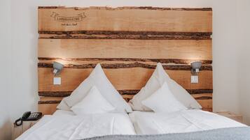 Basic-Doppelzimmer, 1 Doppelbett (SaarClassic) | Allergikerbettwaren, Minibar, Zimmersafe