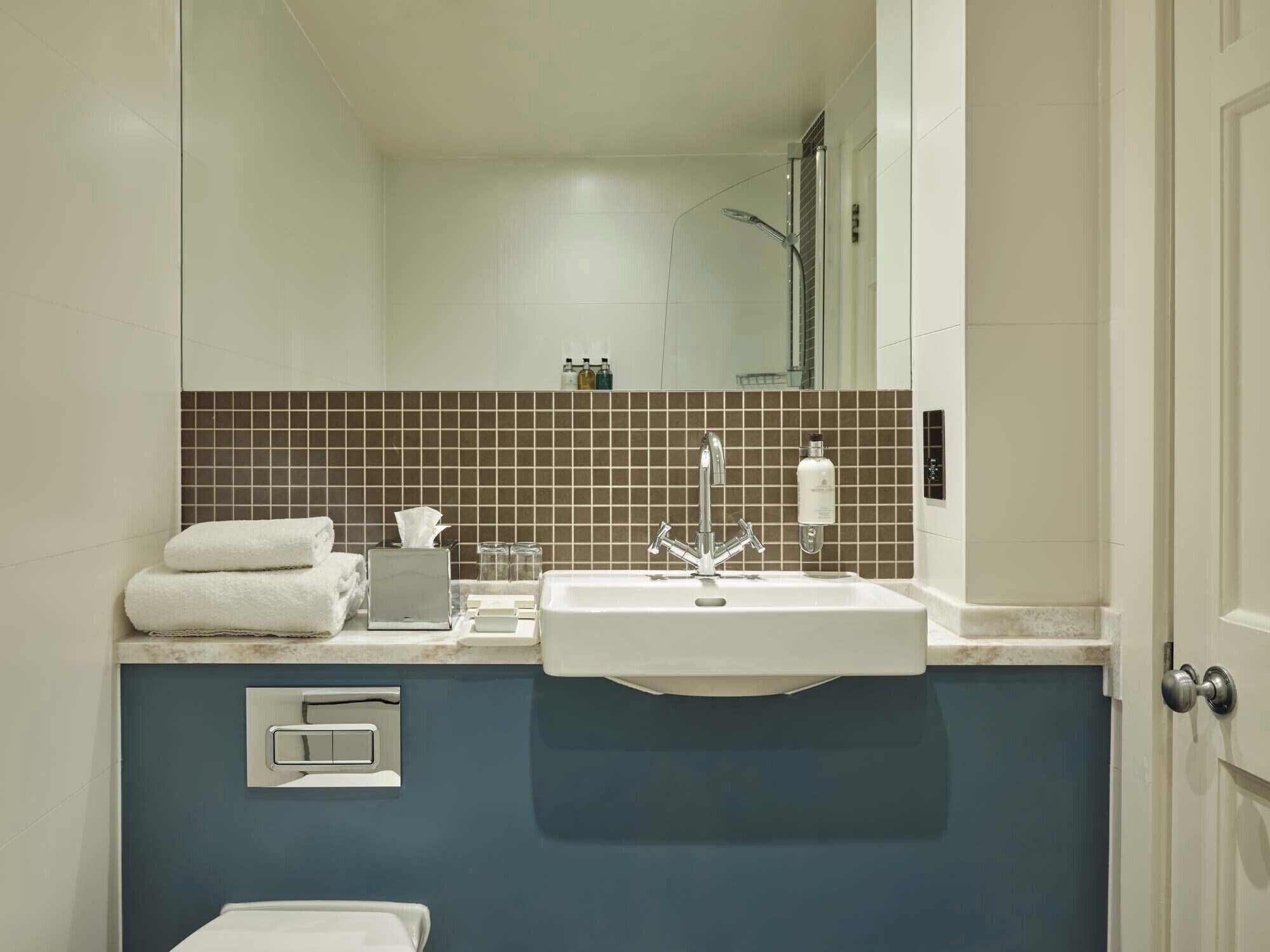 comfy standard double | bathroom | designer toiletries, hair dryer, towels