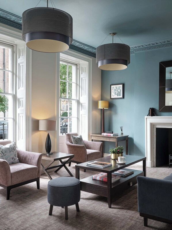 Lobby sitting area - Montagu Place Hotel (London)