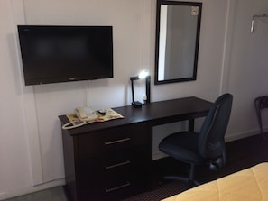 办公桌、遮光窗帘、隔音、熨斗/熨板