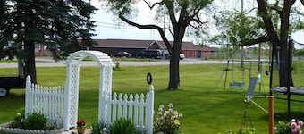 Country Squire Motel