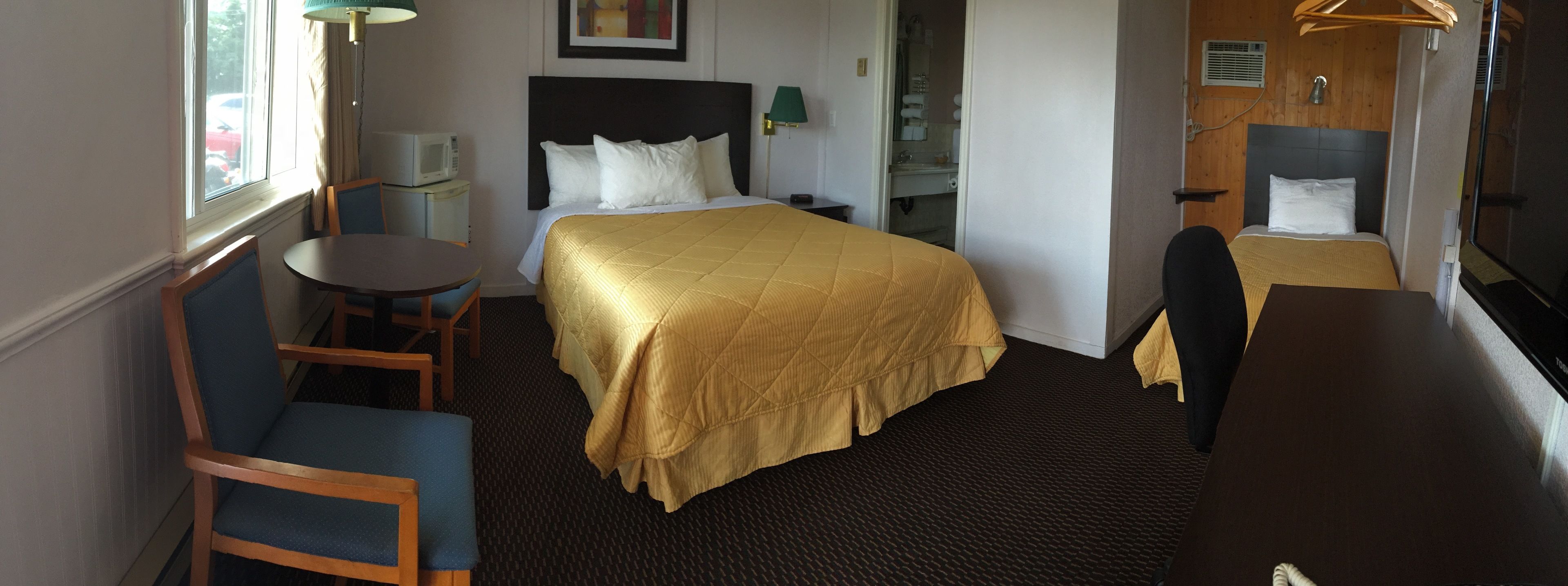 Comfort Room (1 Queen and 1 Single Bed) | Desk, blackout curtains, soundproofing, iron/ironing board