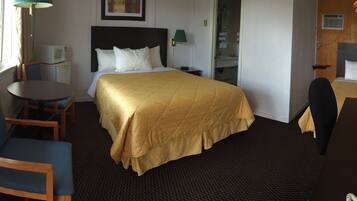 Comfort-Zimmer (1 Queen and 1 Single Bed) | Schreibtisch, VerdunkelungsvorhÀnge, schallisolierte Zimmer