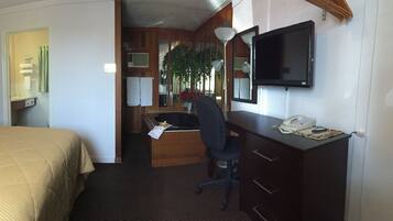 Comfort Suite, 1 Queen Bed, with Spa | View from room