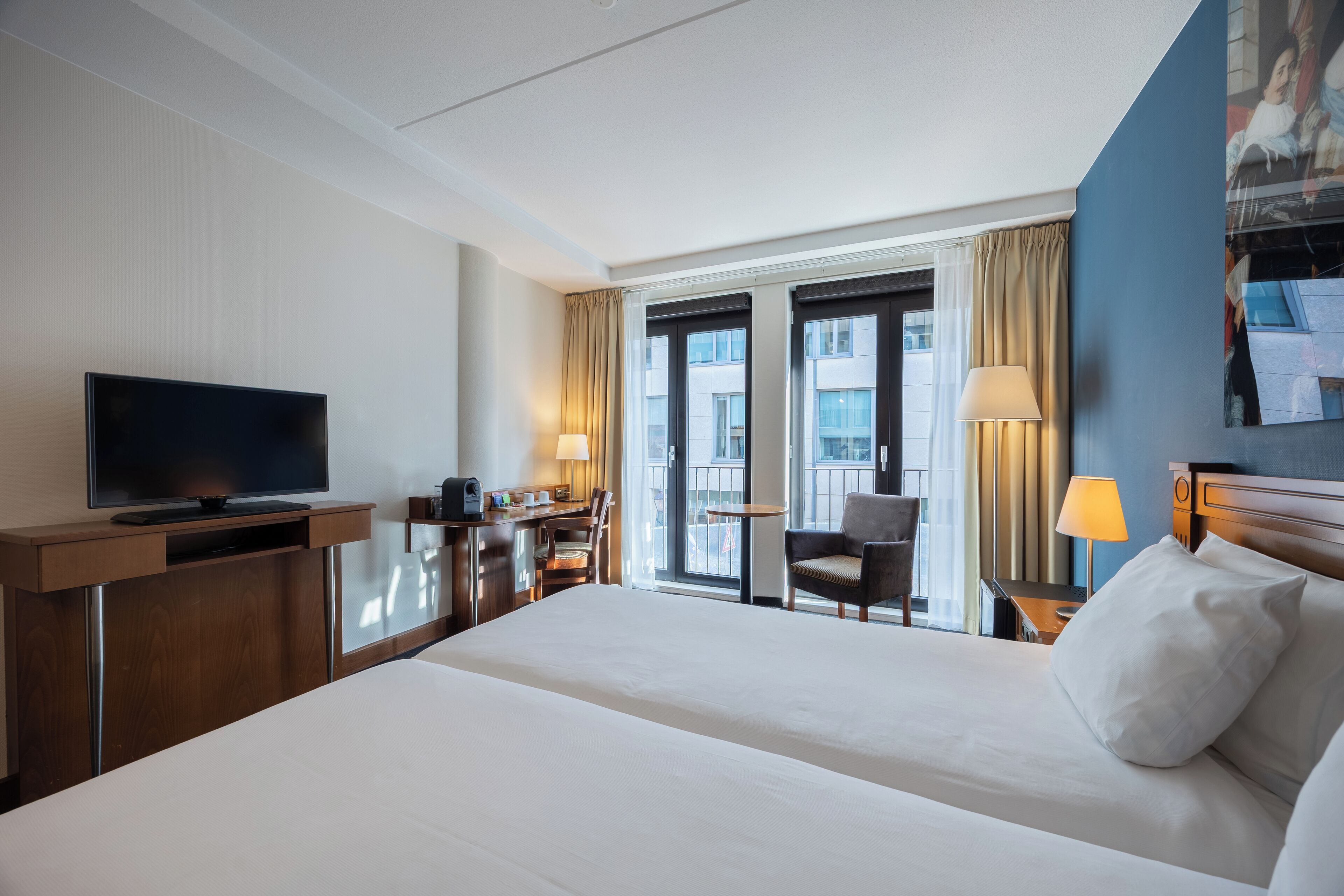 deluxe room | minibar, in-room safe, desk, blackout curtains